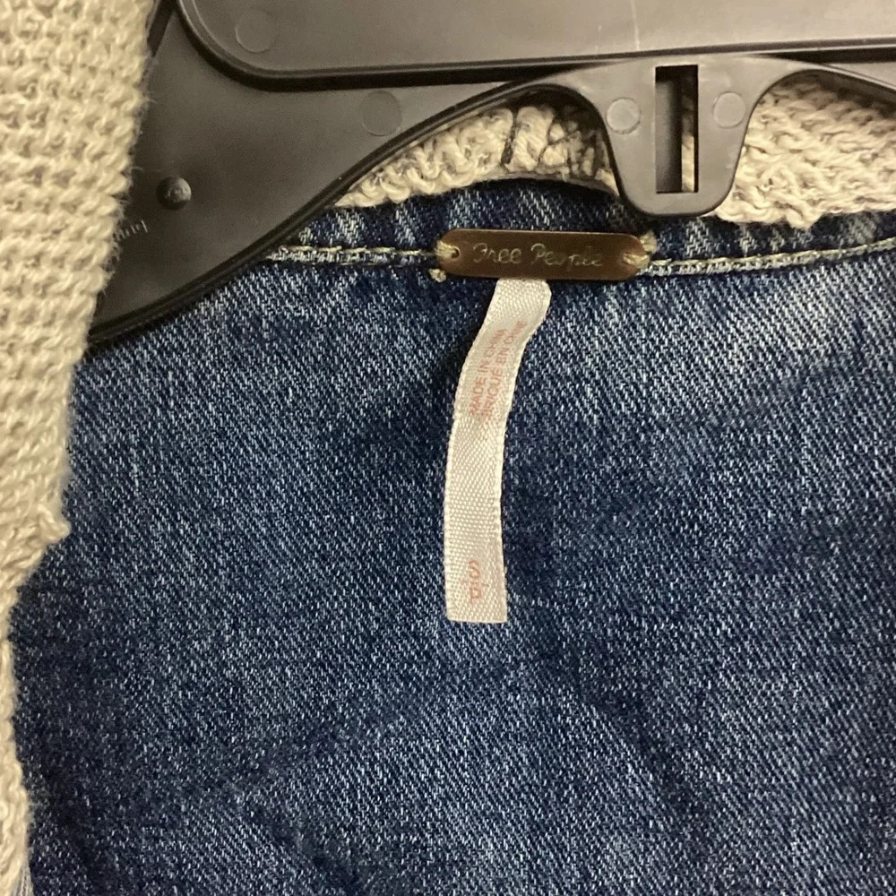 Free People 100% Cotton Distressed Denim Jean Jacket Size Small - Picture 5 of 6